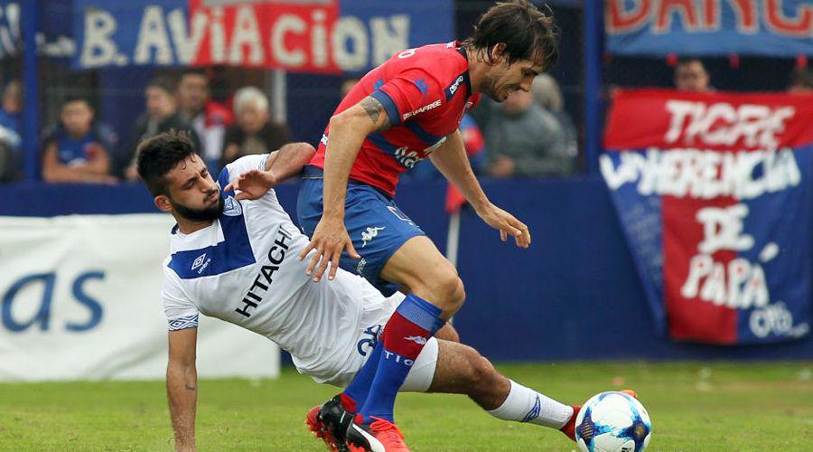 Veacutelez goleoacute a Tigre en el inicio de la Superliga