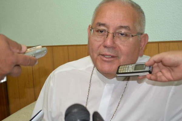 A Mons Chaacutevez le preocupa la cantidad de suicidios de adolescentes en la dioacutecesis