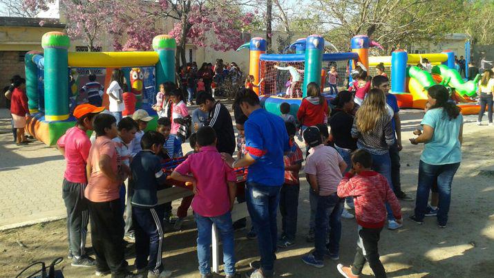 Un saacutebado a pleno festejos para los nintildeos de Choya