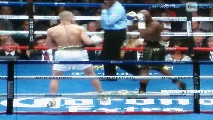 Mayweather fue mucho para McGregor ganoacute por nocaut teacutecnico
