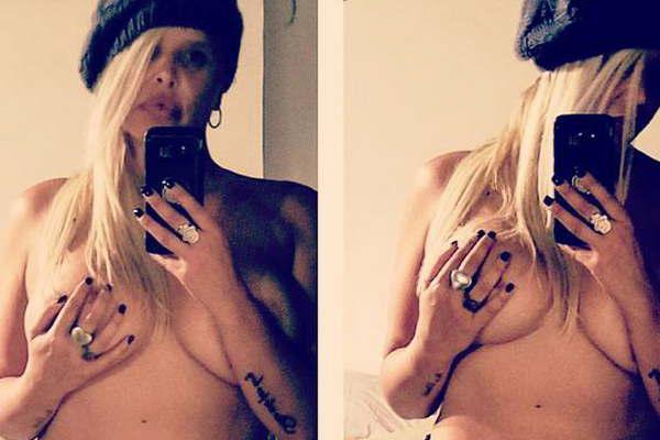 Nazarena Veacutelez desinhibida- mostroacute sus pechos en la red social Instagram