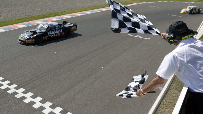 Valentiacuten Aguirre estuvo imparable en el TC Pista