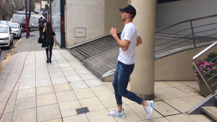 Alario se hizo revisar por meacutedicos alemanes y hay bronca en River