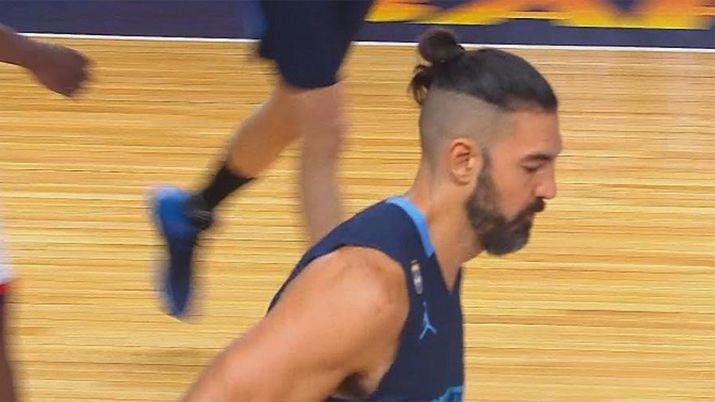 Luis Scola jugoacute un minuto y se retiroacute lesionado