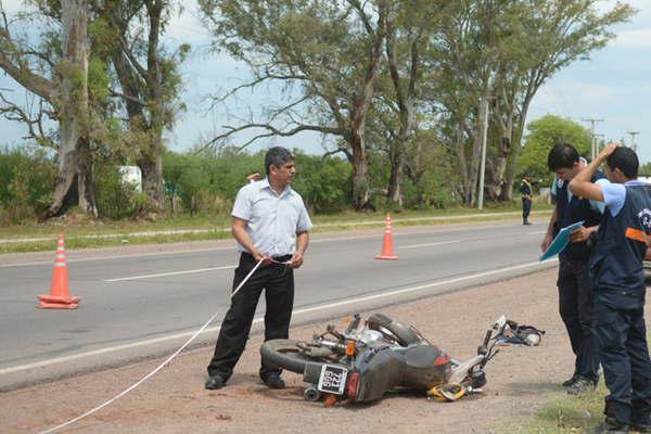 Motociclista perdioacute la vida en el acto al derrapar en la ruta 9