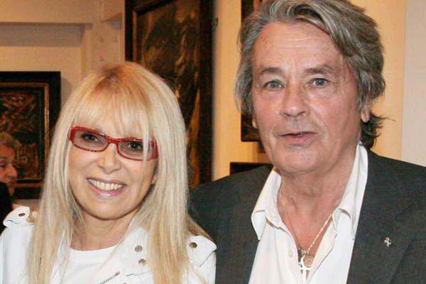 Francia despidioacute a Mireille Darc su iacutecono sexual y ex pareja del galaacuten Alain Delon