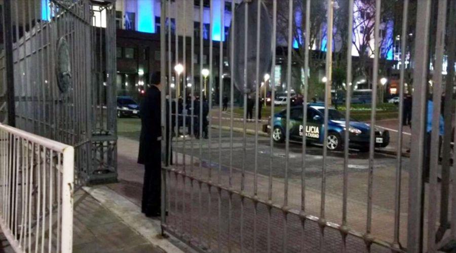 Detienen a un conductor que intentoacute ingresar a la Casa Rosada