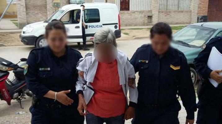 Denuncioacute a su hermana por abandonar a su madre