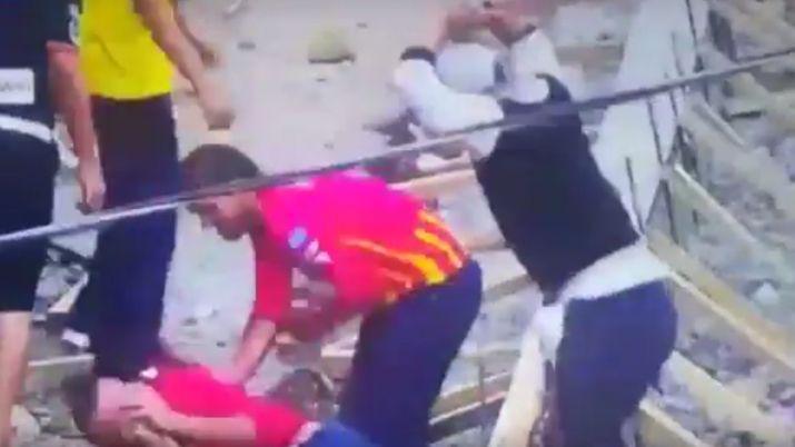 Un hincha lucha por su vida tras recibir un ladrillazo en la cabeza