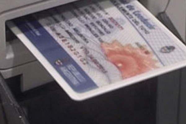 Habilitariacutean otro centro emisor y dariacutean turnos on line para agilizar la gestioacuten del carneacute de conducir