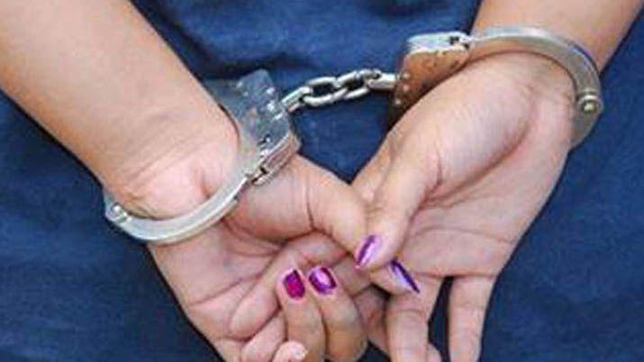 Interceptan una moto con cuatro ocupantes y logran capturar a una mujer