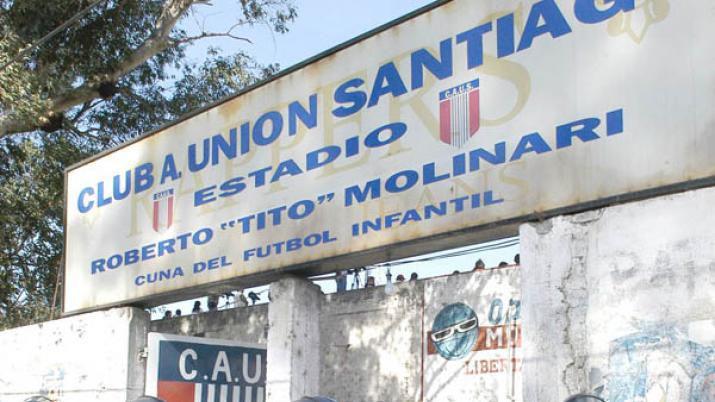 Desconocidos ingresaron a vestuarios de Unioacuten Santiago y robaron bienes