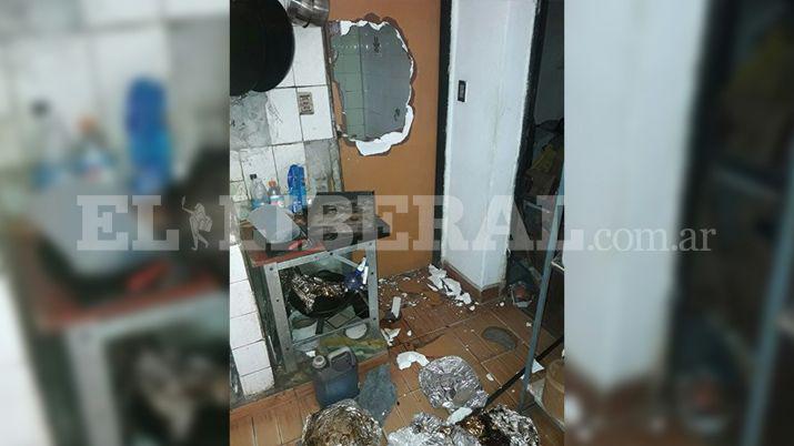 Entraron por el ventiluz del bantildeo y destrozaron todo