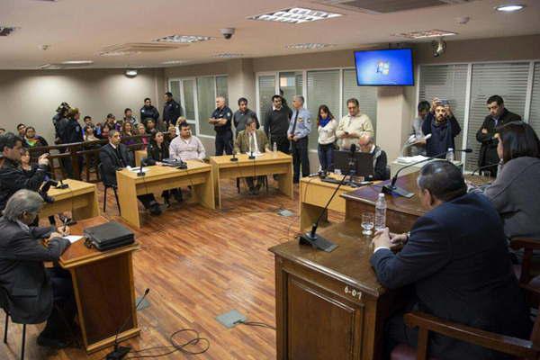 En controversial fallo condenan a camionero a 8 antildeos y 8 meses de caacutercel por la muerte de su novia