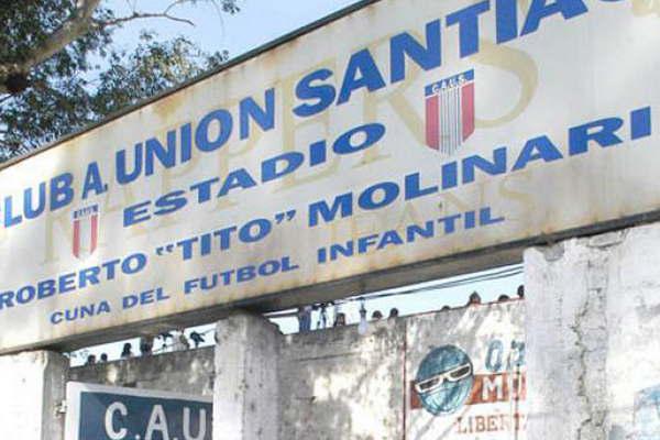 Amenazaron a jugadores de Unioacuten Santiago y les robaron casi 20000