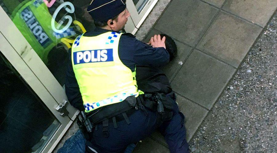 Apuntildealan a un policiacutea por la espalda en Estocolmo