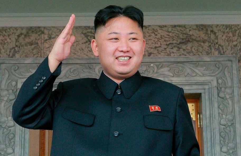 Peluquero le hace el retrato de Kim Jong-un en la cabeza de su cliente