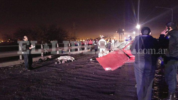 Fatal choque entre un auto y una moto