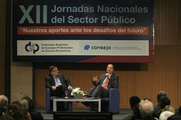 Sturzenegger aseguroacute que  se ven las primeras mejoras importantes en inflacioacuten