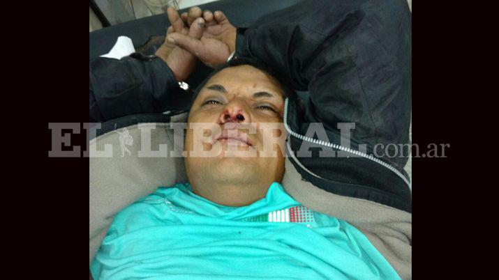 Monito al recibir asistencia