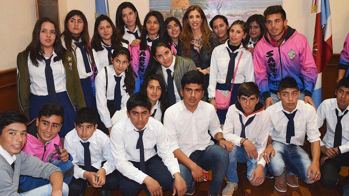 Alumnos de Loreto Atamisqui y Robles visitaron a la Gobernadora