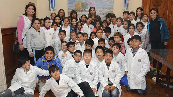 La gobernadora recibió a alumnos de Lavalle