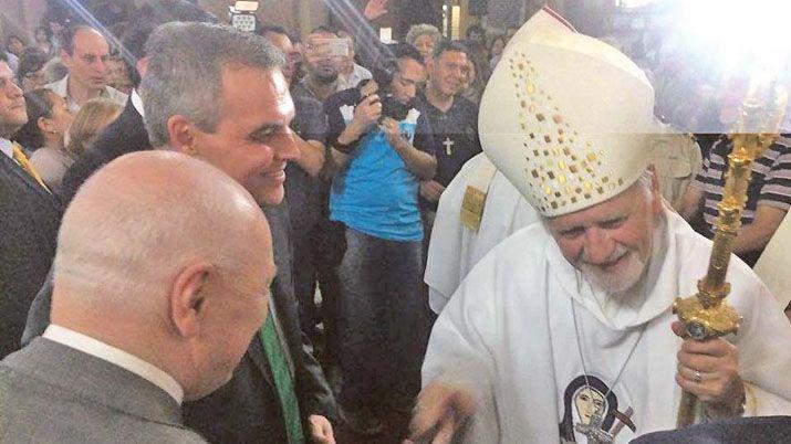 Los obispos Martínez Ossola y Bokalic saludaron al presidente de EL LIBERAL Lic Gustavo Ick y al presidente de Canal 7 Dr Nestor Ick en la Catedral Basílica