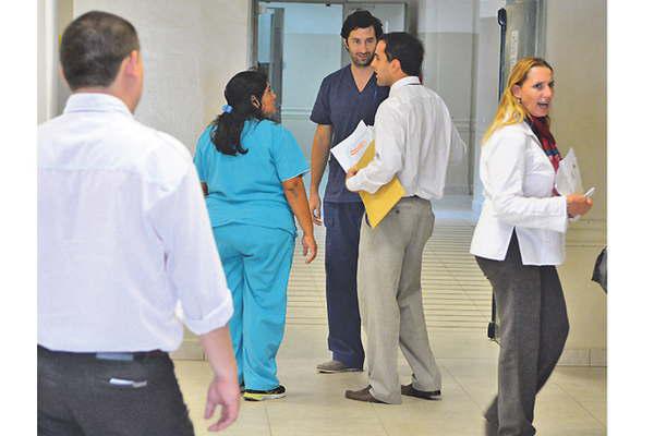 El gendarme baleado tiene perforado el hiacutegado y la vesiacutecula