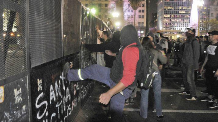 Graves incidentes durante marchas por Santiago Maldonado