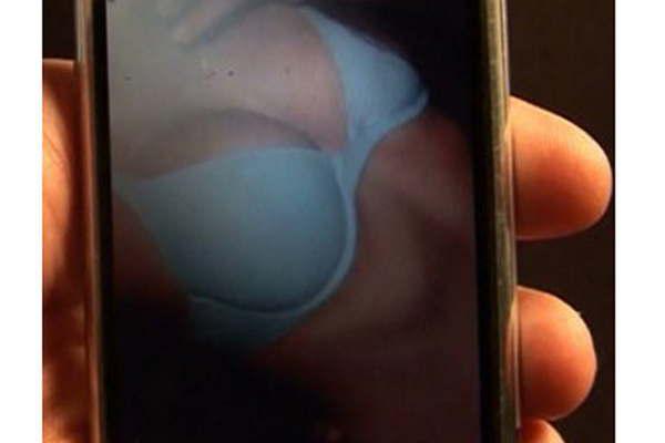 Descubrioacute affaire sexual de su esposo con la vecina y recibioacute una brutal paliza