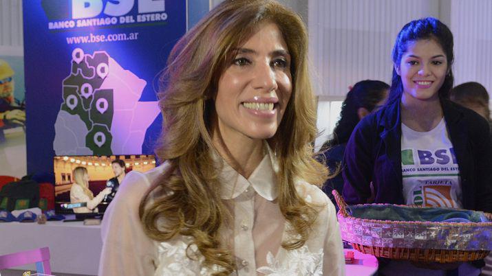 La gobernadora pasó por el stand de EL LIBERAL en la Expo Santiago 2017