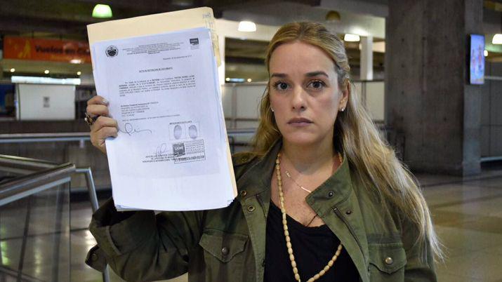 Le prohibieron a Lilian Tintori salir de Venezuela