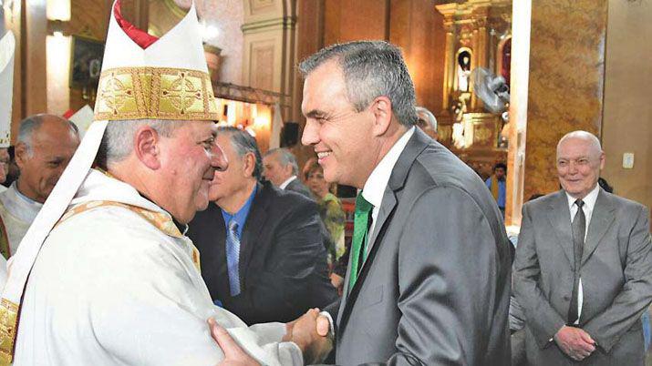 Los obispos Martínez Ossola y Bokalic saludaron al presidente de EL LIBERAL Lic Gustavo Ick y al presidente de Canal 7 Dr Nestor Ick en la Catedral Basílica