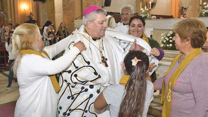 Fieles que llegaron desde La Rioja dejaron un hermoso recuerdo para el pastor