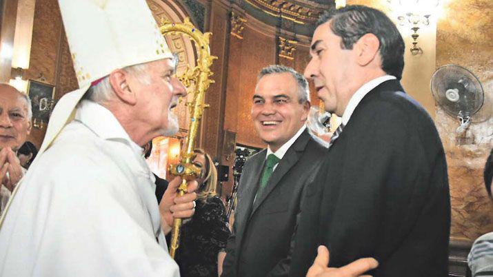 El ingeniero Luis Lucena saludó a monseñor Bokalic al finalizar la ceremonia