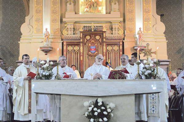 Con un conmovedor mensaje del papa Francisco Santiago le dio la bienvenida a Mons Martiacutenez Ossola