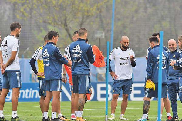 Mascherano Banega y Acosta  se perfilan para jugar de entrada 