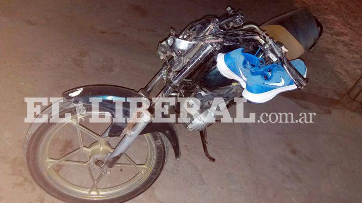 Motociclista murioacute al chocar de frente una combi por conducir sin luces