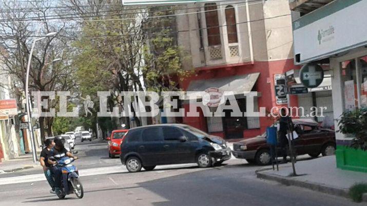 Violento choque en Belgrano y Salta