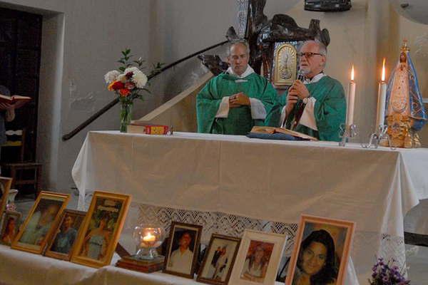 Monsentildeor Bokalic presidioacute una misa en la que se pidioacute por las viacutectimas de la tragedia de Simbol a tres antildeos del doloroso hecho