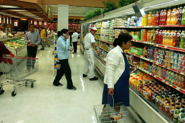 Para ER la inflacioacuten de agosto fue de 14-en-porciento- y cerrariacutea el antildeo en 23-en-porciento-