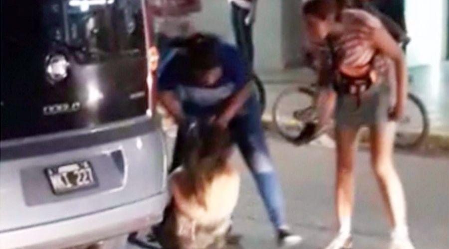 Video  Fue sorprendido por su mujer y su hija con su amante