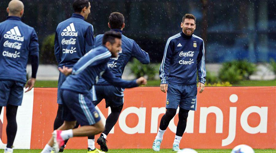 Lautaro Acosta va de Messi ante Venezuela