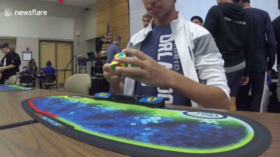 Increiacuteble- Resolvioacute un cubo de Rubik en 469 segundos