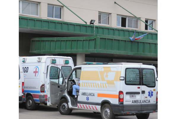 Se acostoacute a dormir sobre las viacuteas y fue arrollado por un tren 