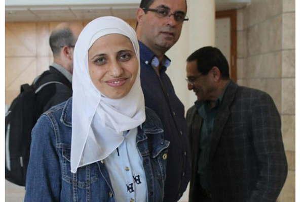 Escritores del mundo piden a Israel que libere a la poeta palestina Dareen Tatour detenida desde 2015 