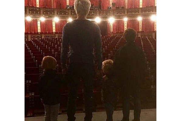 Benja Vicuntildea compartioacute con sus hijos su amor por el escenario