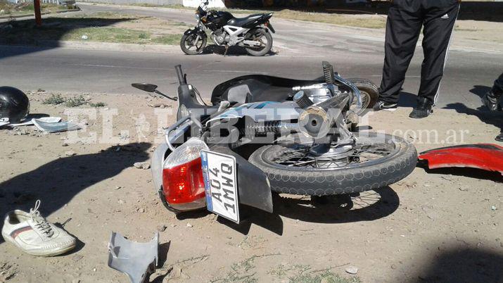 Una pareja resultoacute con heridas graves tras chocar con un auto