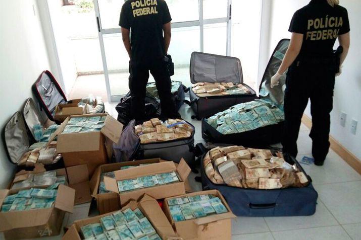 Descubren valijas con plata a un ex ministro de Temer