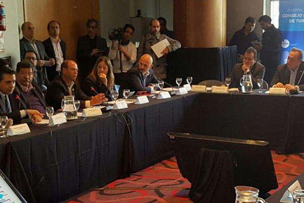 Santiago participoacute del Consejo Federal de Turismo y el Ente Norte